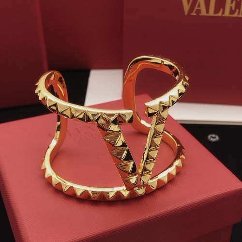 Cheap Valentino Bracelets #1261554 Replica Wholesale [$42.00 USD] [ITEM#1261554] on Replica Valentino Bracelets