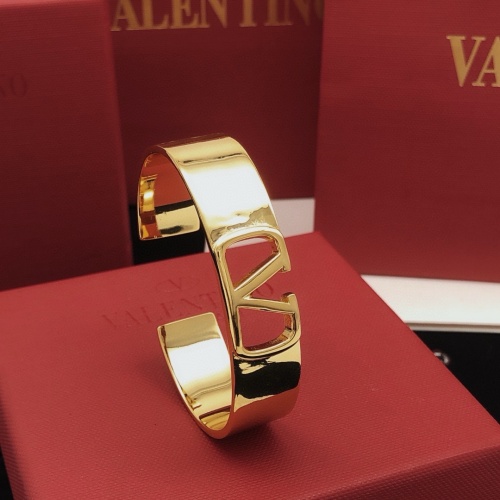 Cheap Valentino Bracelets #1261572 Replica Wholesale [$32.00 USD] [ITEM#1261572] on Replica Valentino Bracelets