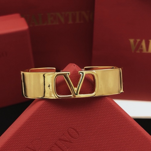 Cheap Valentino Bracelets #1261572 Replica Wholesale [$32.00 USD] [ITEM#1261572] on Replica Valentino Bracelets