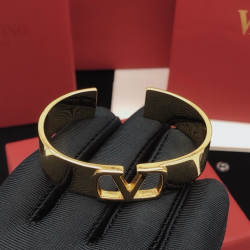 Cheap Valentino Bracelets #1261572 Replica Wholesale [$32.00 USD] [ITEM#1261572] on Replica Valentino Bracelets