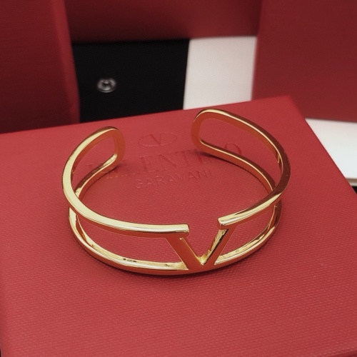 Cheap Valentino Bracelets #1261779 Replica Wholesale [$29.00 USD] [ITEM#1261779] on Replica Valentino Bracelets