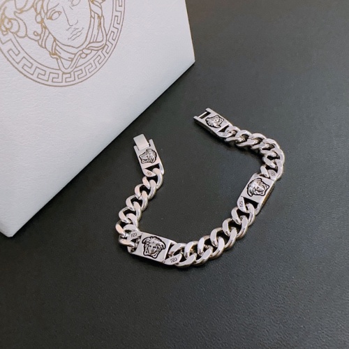 Cheap Versace Bracelets #1261922 Replica Wholesale [$64.00 USD] [ITEM#1261922] on Replica Versace Bracelets