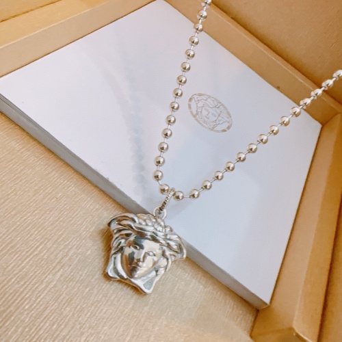 Cheap Versace Necklaces #1261961 Replica Wholesale [$42.00 USD] [ITEM#1261961] on Replica Versace Necklaces