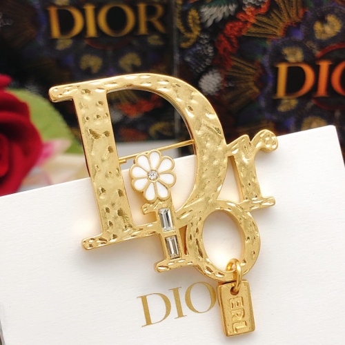 Cheap Christian Dior Brooches For Women #1262160 Replica Wholesale [$27.00 USD] [ITEM#1262160] on Replica Christian Dior Brooches