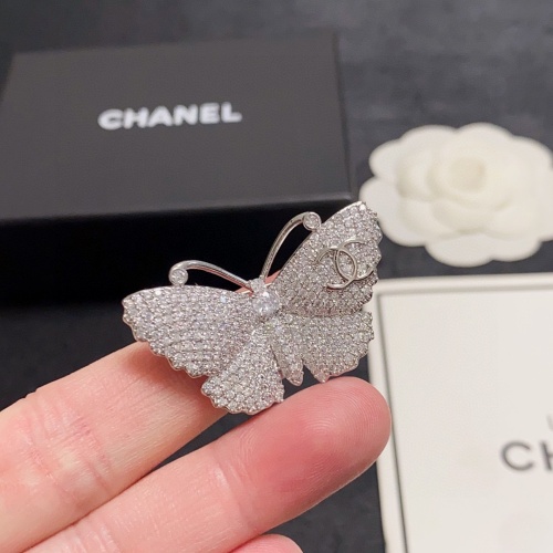 Cheap Chanel Brooches For Women #1262825 Replica Wholesale [$32.00 USD] [ITEM#1262825] on Replica Chanel Brooches