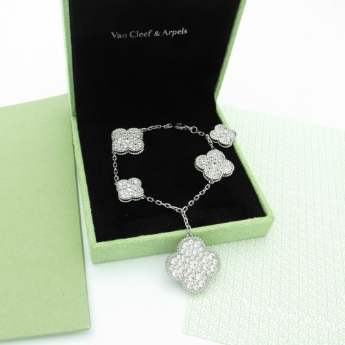 Cheap Van Cleef &amp; Arpels Bracelets For Women #1262951 Replica Wholesale [$39.00 USD] [ITEM#1262951] on Replica Van Cleef &amp; Arpels Bracelets