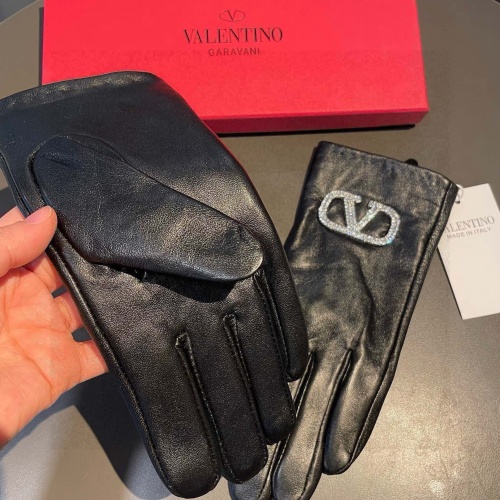 Cheap Valentino Gloves For Women #1269207 Replica Wholesale [$60.00 USD] [ITEM#1269207] on Replica Valentino Gloves