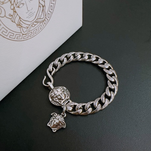 Cheap Versace Bracelets #1269993 Replica Wholesale [$64.00 USD] [ITEM#1269993] on Replica Versace Bracelets