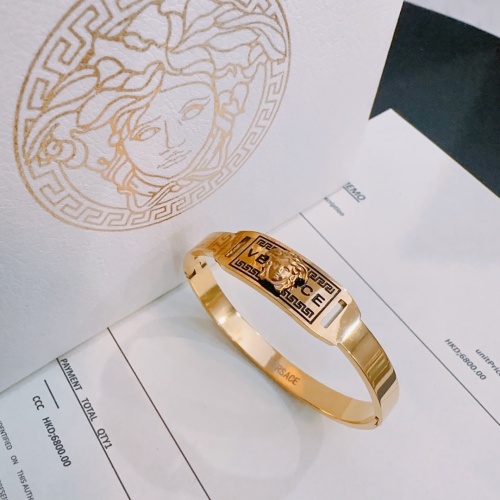 Cheap Versace Bracelets #1270194 Replica Wholesale [$42.00 USD] [ITEM#1270194] on Replica Versace Bracelets