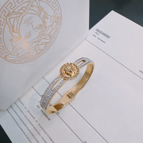 Cheap Versace Bracelets #1270199 Replica Wholesale [$42.00 USD] [ITEM#1270199] on Replica Versace Bracelets