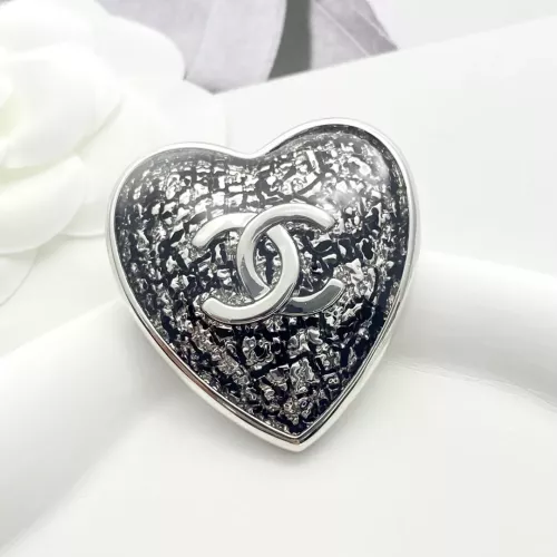 Chanel Brooches For Women #1290583