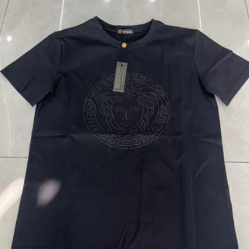 Cheap Versace T-Shirts Short Sleeved For Men #1293858 Replica Wholesale [$25.00 USD] [ITEM#1293858] on Replica Versace T-Shirts