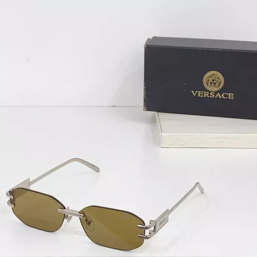 Versace AAA Quality Sunglasses #1296259