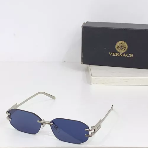 Versace AAA Quality Sunglasses #1296262