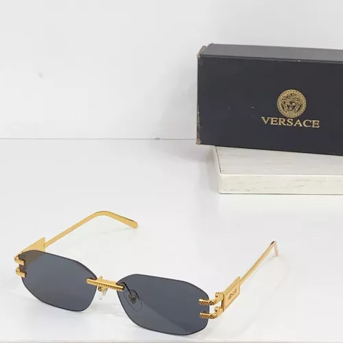 Versace AAA Quality Sunglasses #1296264