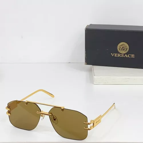 Versace AAA Quality Sunglasses #1296265