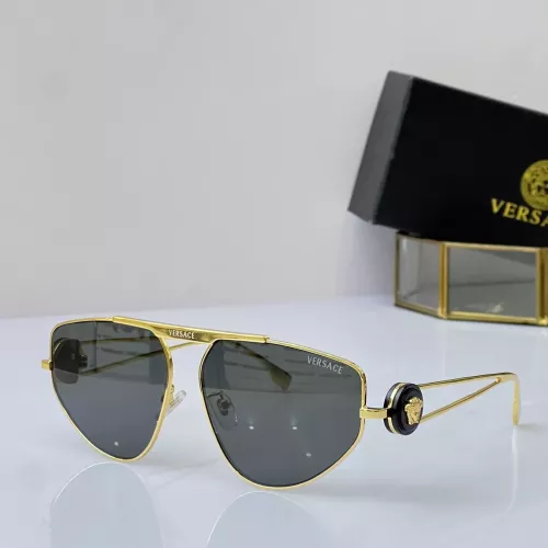 Versace AAA Quality Sunglasses #1296274