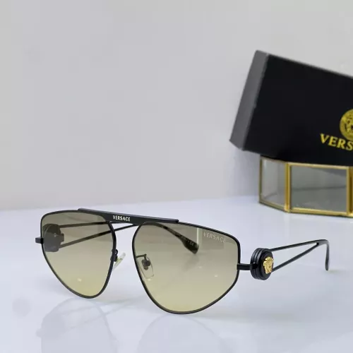 Versace AAA Quality Sunglasses #1296276