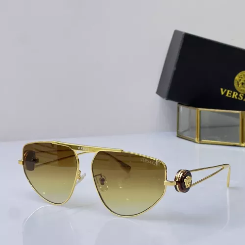 Versace AAA Quality Sunglasses #1296277