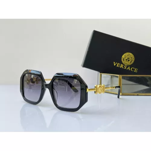 Versace AAA Quality Sunglasses #1296320