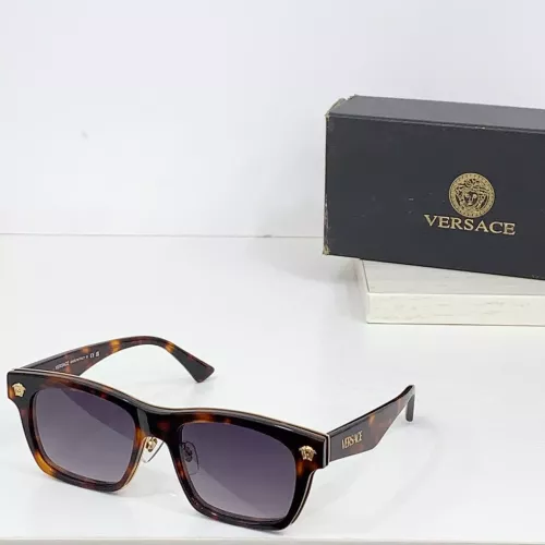 Versace AAA Quality Sunglasses #1296337