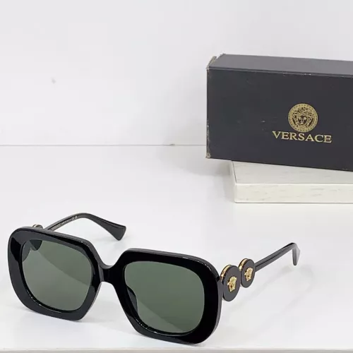 Versace AAA Quality Sunglasses #1296348