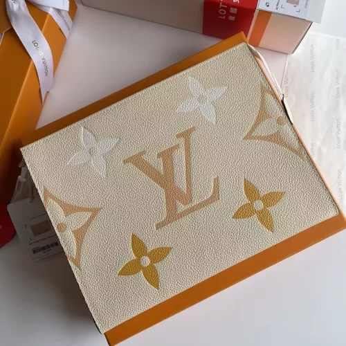 Louis Vuitton AAA Quality Wallets #1301296