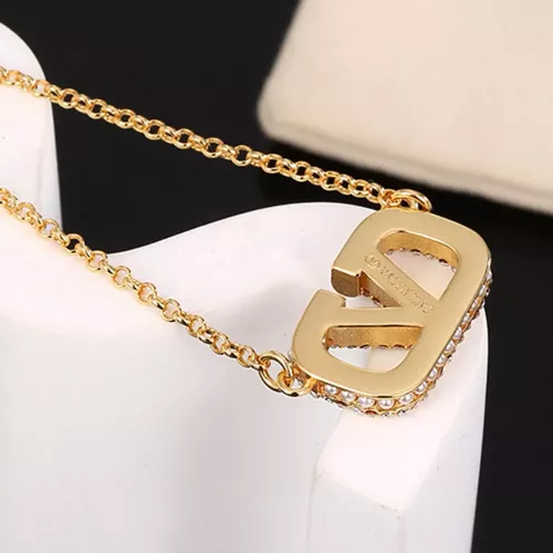 Cheap Valentino Necklaces For Women #1302388 Replica Wholesale [$29.00 USD] [ITEM#1302388] on Replica Valentino Necklaces