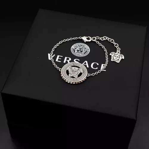 Cheap Versace Bracelets #1302446 Replica Wholesale [$25.00 USD] [ITEM#1302446] on Replica Versace Bracelets