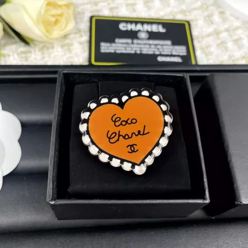 Chanel Brooches For Women #1302599