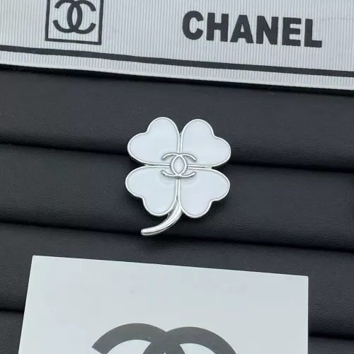 Chanel Brooches For Women #1302854