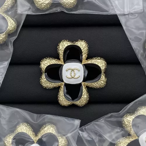 Chanel Brooches For Women #1302857