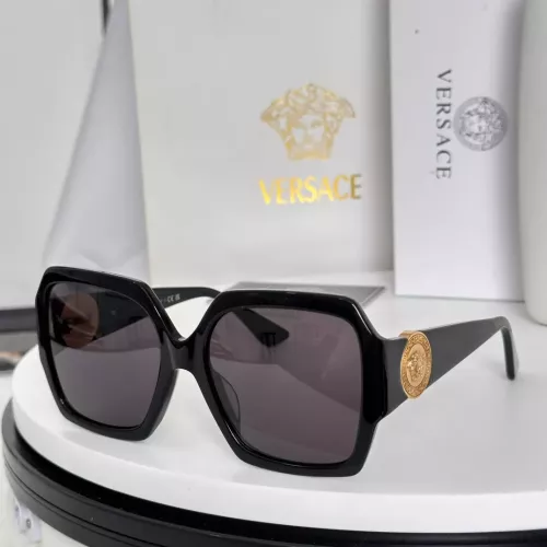 Versace AAA Quality Sunglasses #1324259