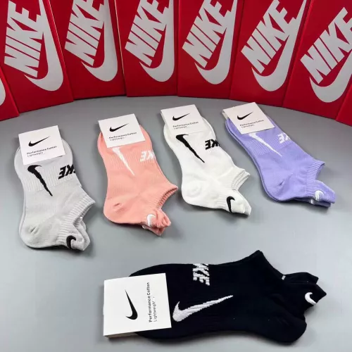 Cheap Nike Socks For Women #1325534 Replica Wholesale [$25.00 USD] [ITEM#1325534] on Replica Nike Socks