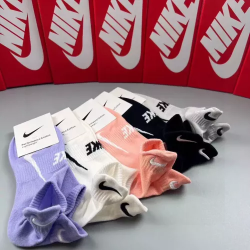 Cheap Nike Socks For Women #1325534 Replica Wholesale [$25.00 USD] [ITEM#1325534] on Replica Nike Socks