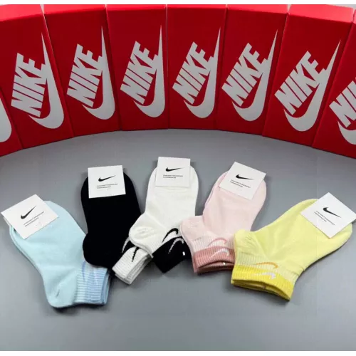 Cheap Adidas Socks For Women #1325535 Replica Wholesale [$25.00 USD] [ITEM#1325535] on Replica Adidas Socks