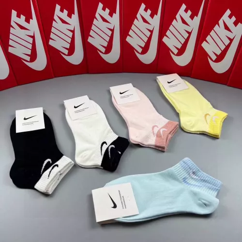 Cheap Adidas Socks For Women #1325535 Replica Wholesale [$25.00 USD] [ITEM#1325535] on Replica Adidas Socks