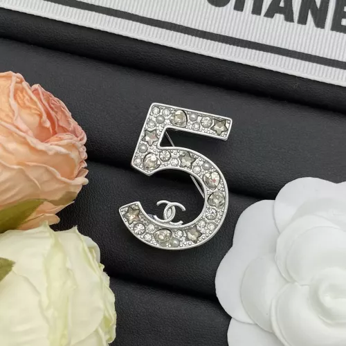 Chanel Brooches For Women #1325962