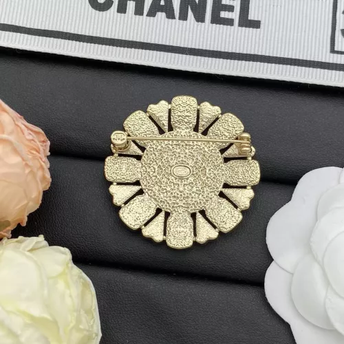 Cheap Chanel Brooches For Women #1325966 Replica Wholesale [$27.00 USD] [ITEM#1325966] on Replica Chanel Brooches