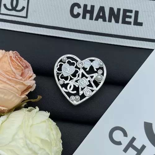 Chanel Brooches For Women #1325970