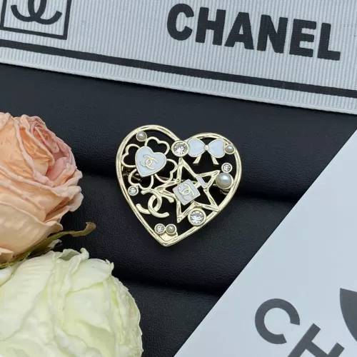 Chanel Brooches For Women #1325971