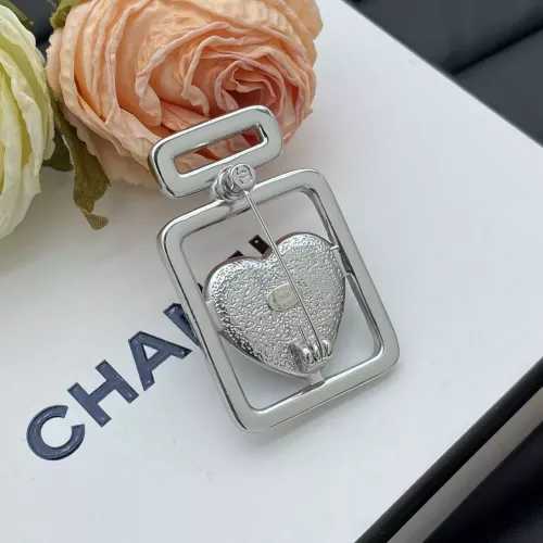 Cheap Chanel Brooches For Women #1325972 Replica Wholesale [$27.00 USD] [ITEM#1325972] on Replica Chanel Brooches