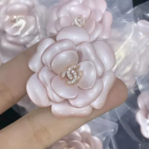 Chanel Brooches For Women #1325978