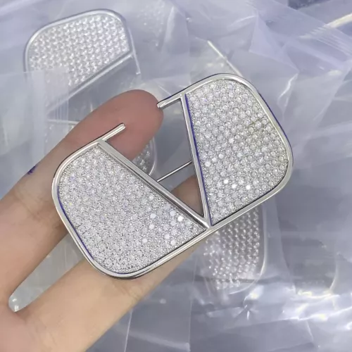 Cheap Valentino Brooches For Women #1325992 Replica Wholesale [$25.00 USD] [ITEM#1325992] on Replica Valentino Brooches