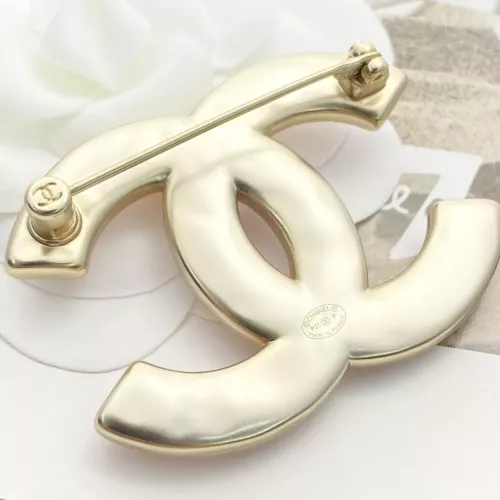Cheap Chanel Brooches For Women #1326225 Replica Wholesale [$36.00 USD] [ITEM#1326225] on Replica Chanel Brooches