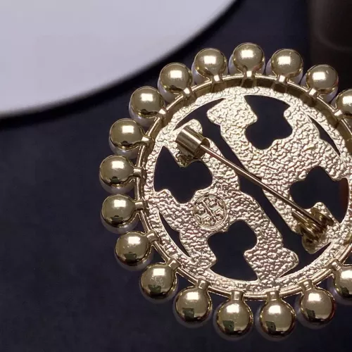 Cheap Tory Burch Brooches For Women #1326887 Replica Wholesale [$25.00 USD] [ITEM#1326887] on Replica Tory Burch Brooches