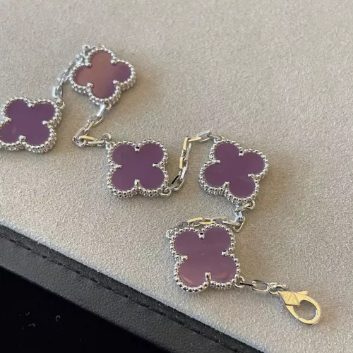Cheap Van Cleef &amp; Arpels Bracelets For Women #1327049 Replica Wholesale [$76.00 USD] [ITEM#1327049] on Replica Van Cleef &amp; Arpels Bracelets