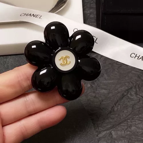 Chanel Brooches For Women #1327338
