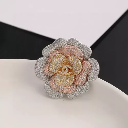 Chanel Brooches For Women #1327357