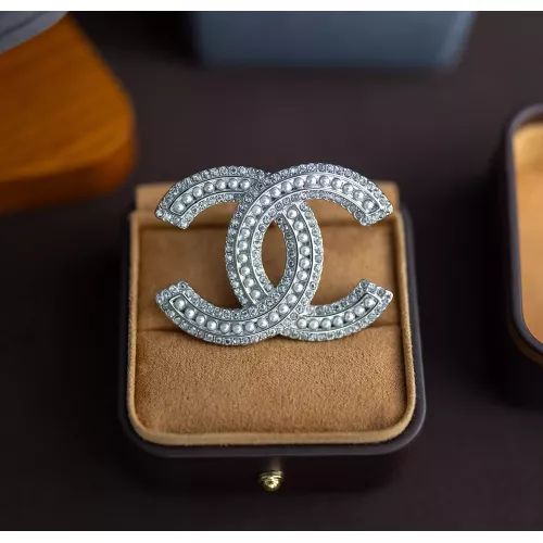 Chanel Brooches For Women #1327606